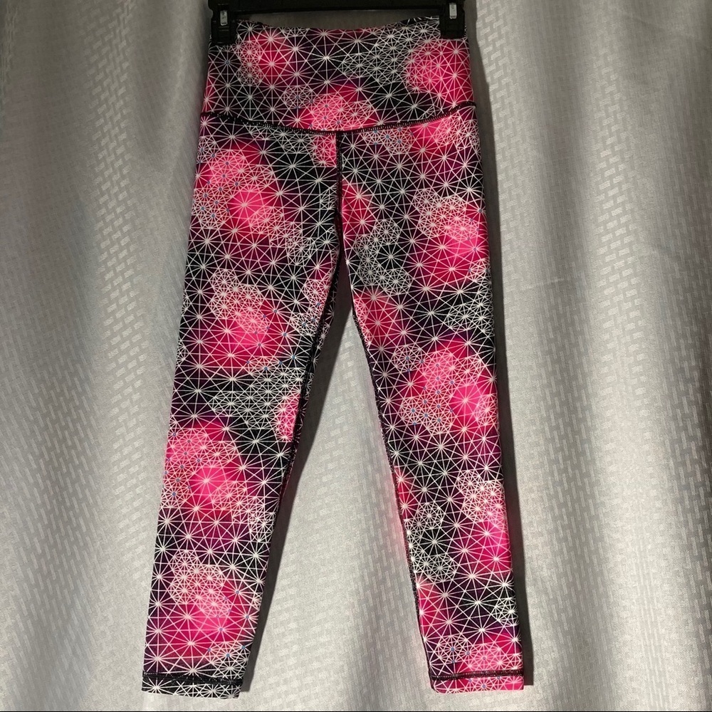 Victoria's Secret Sport Knockout Tight size XS Red Sacred Geo print